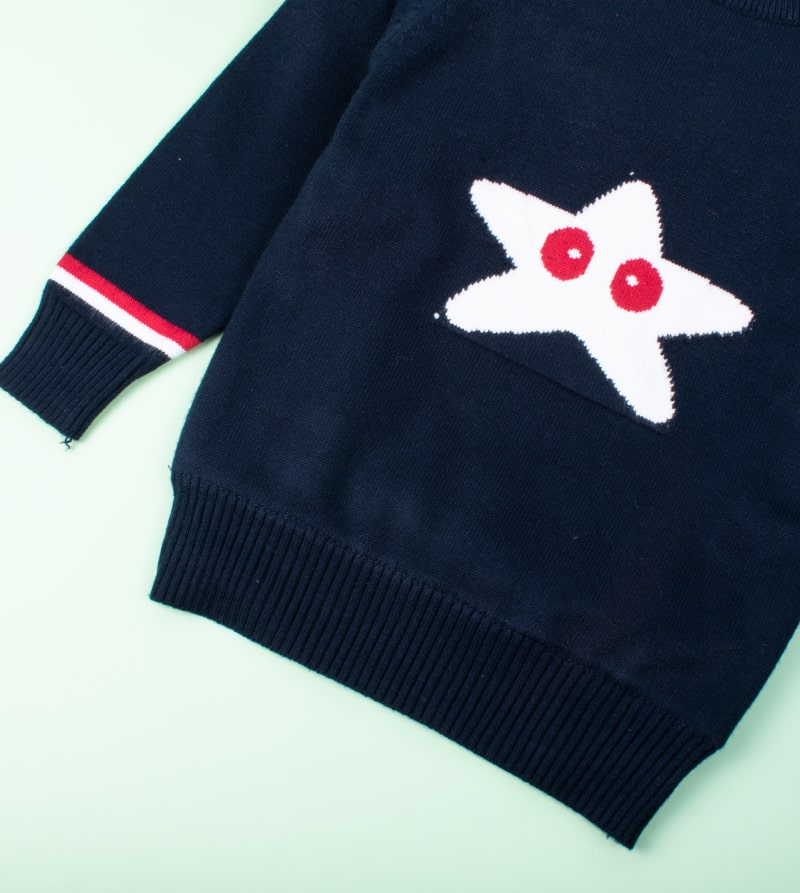Star Print Sweater Close min